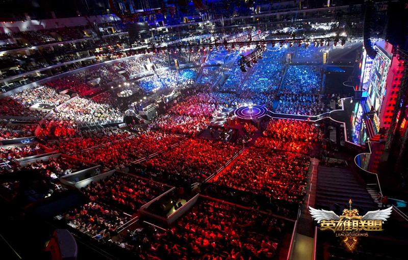 英雄联盟S15赛季电竞周边产品热销：英雄手办、战队联名外设与数字藏品引领潮流