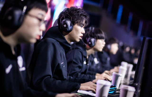 英雄联盟S15战队动态：T1辅助Keria疯狂Rank，全新辅助套路正在酝酿